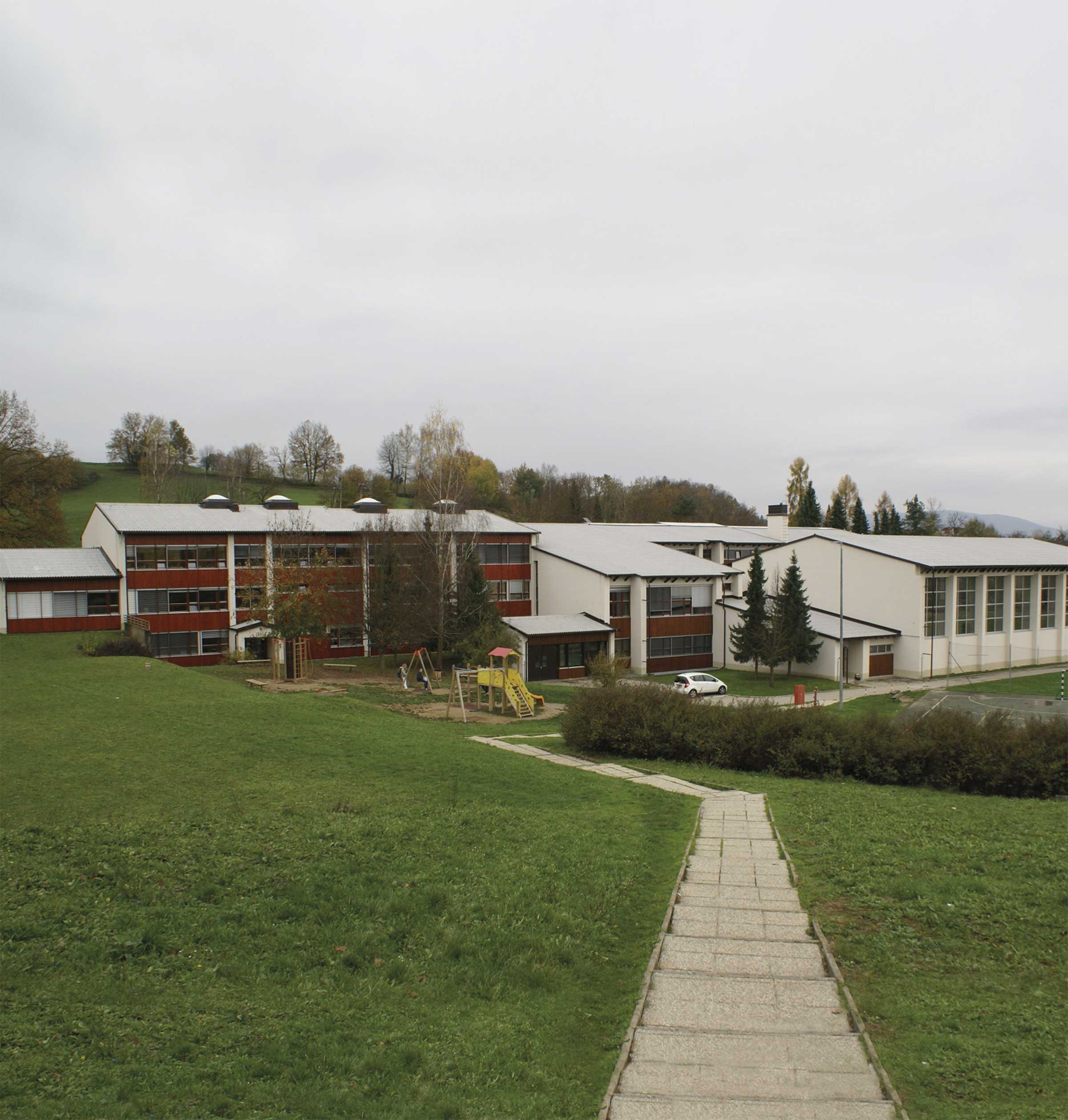 Primary School OŠ Bršljin